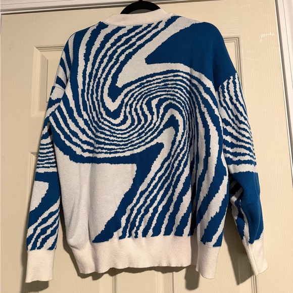 Blue and White Men's Sweater - Picture 7 of 7